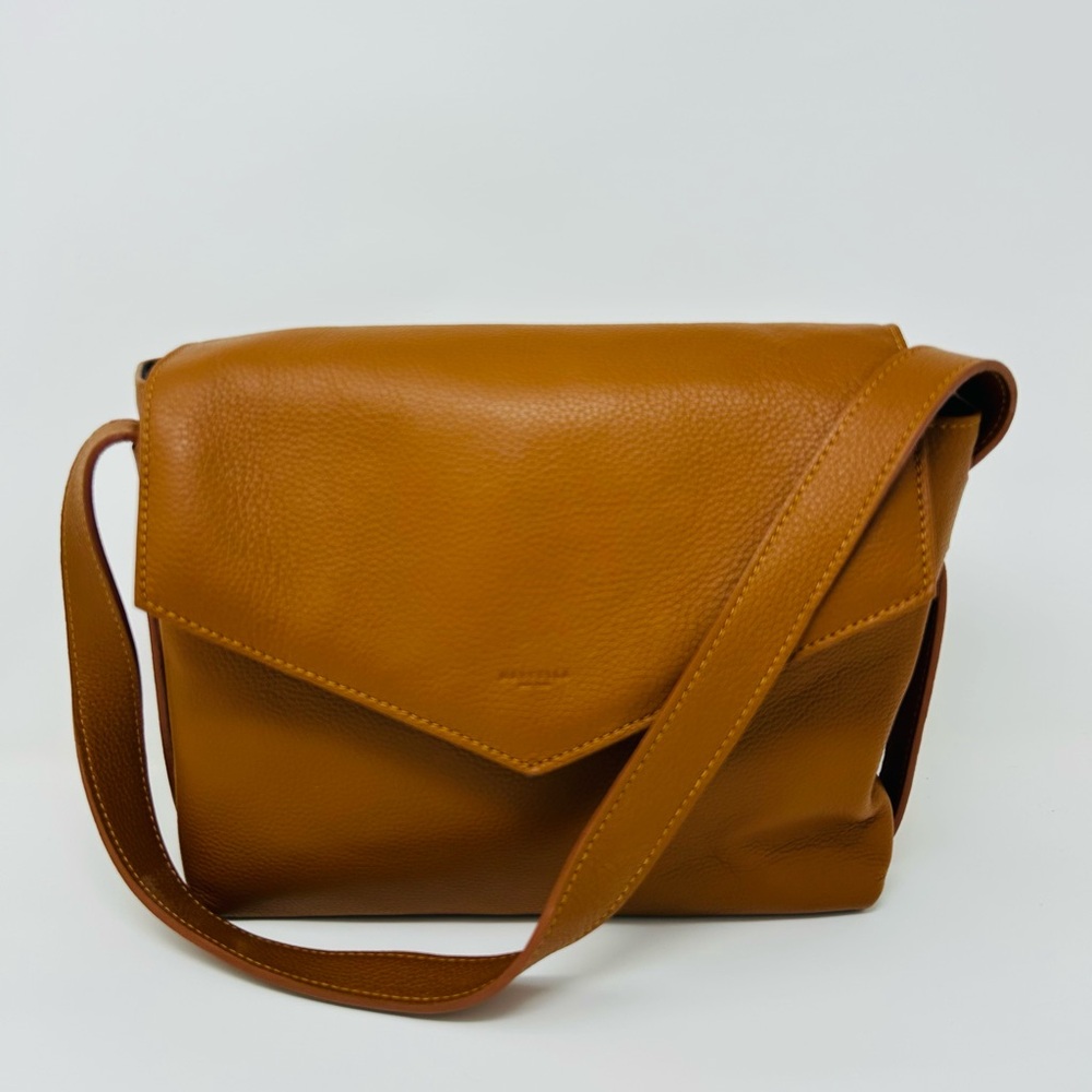 Classic Women's Shoulder Bag in Warm Tan